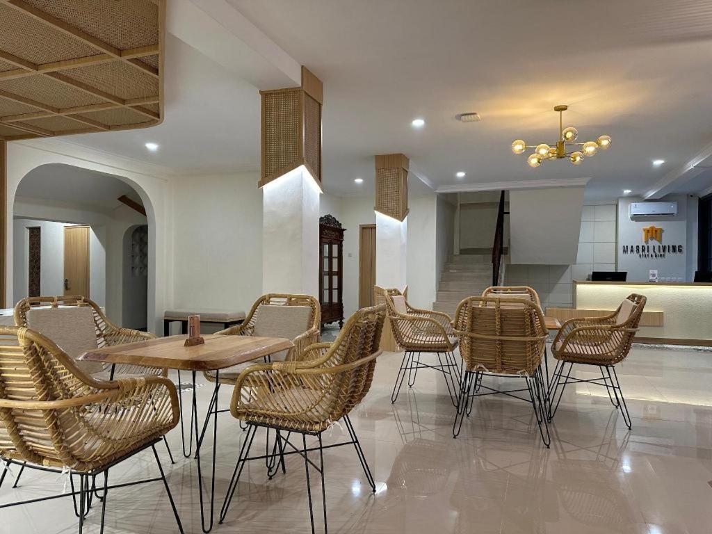 Hotel Masri Living By Daphna International Jogyakarta Zewnętrze zdjęcie